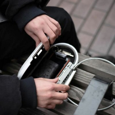 Master Lock Bærbar pengeboks med sikkerhedskabel Master Lock 5900EURDWHT Hvid ABS 700 ml 6 x 12,9 x 24 cm